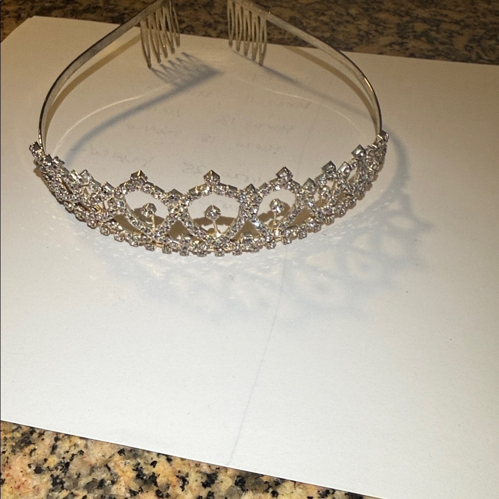 Elegant Silver Tiara - Picture 6 of 7